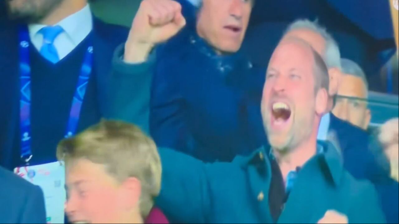 Principe William celebrando el tercer gol del Aston Villa