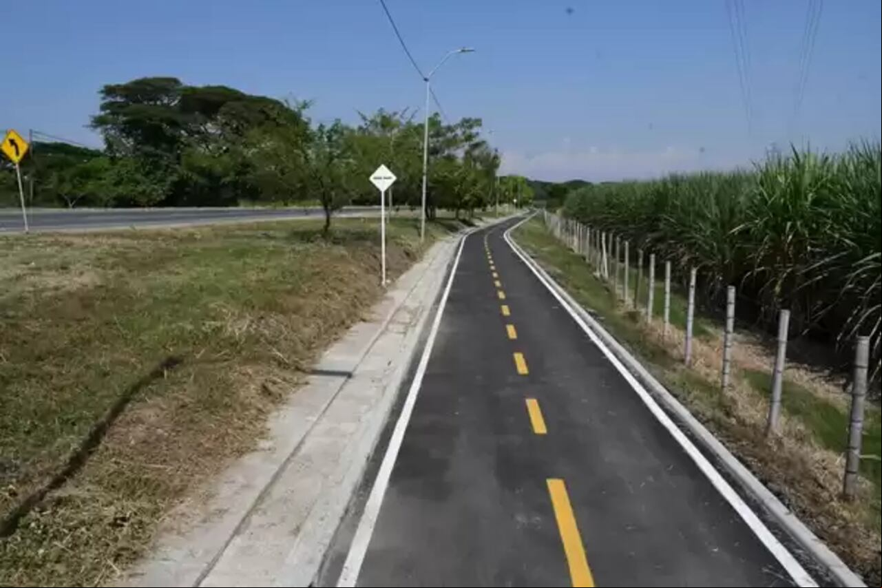 La Gobernación manifestó que la doble calzada Cali-Candelaria ya está terminada, pero que faltan algunos detalles en las ciclorrutas.