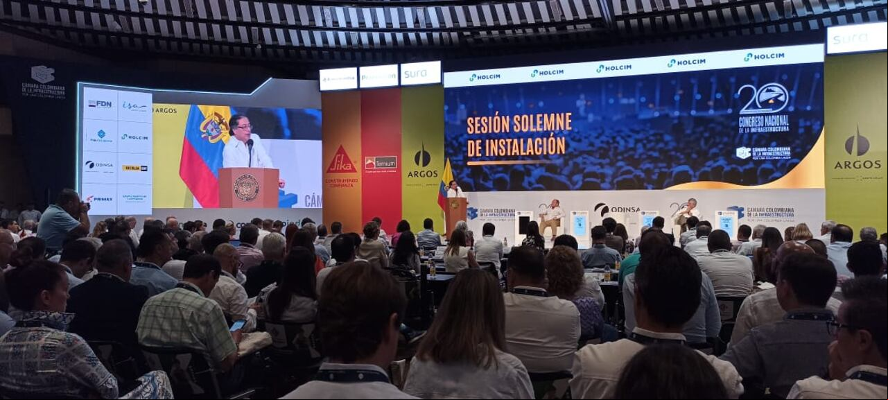 Gustavo Petro, en el congreso Nacional de Infraestructura.