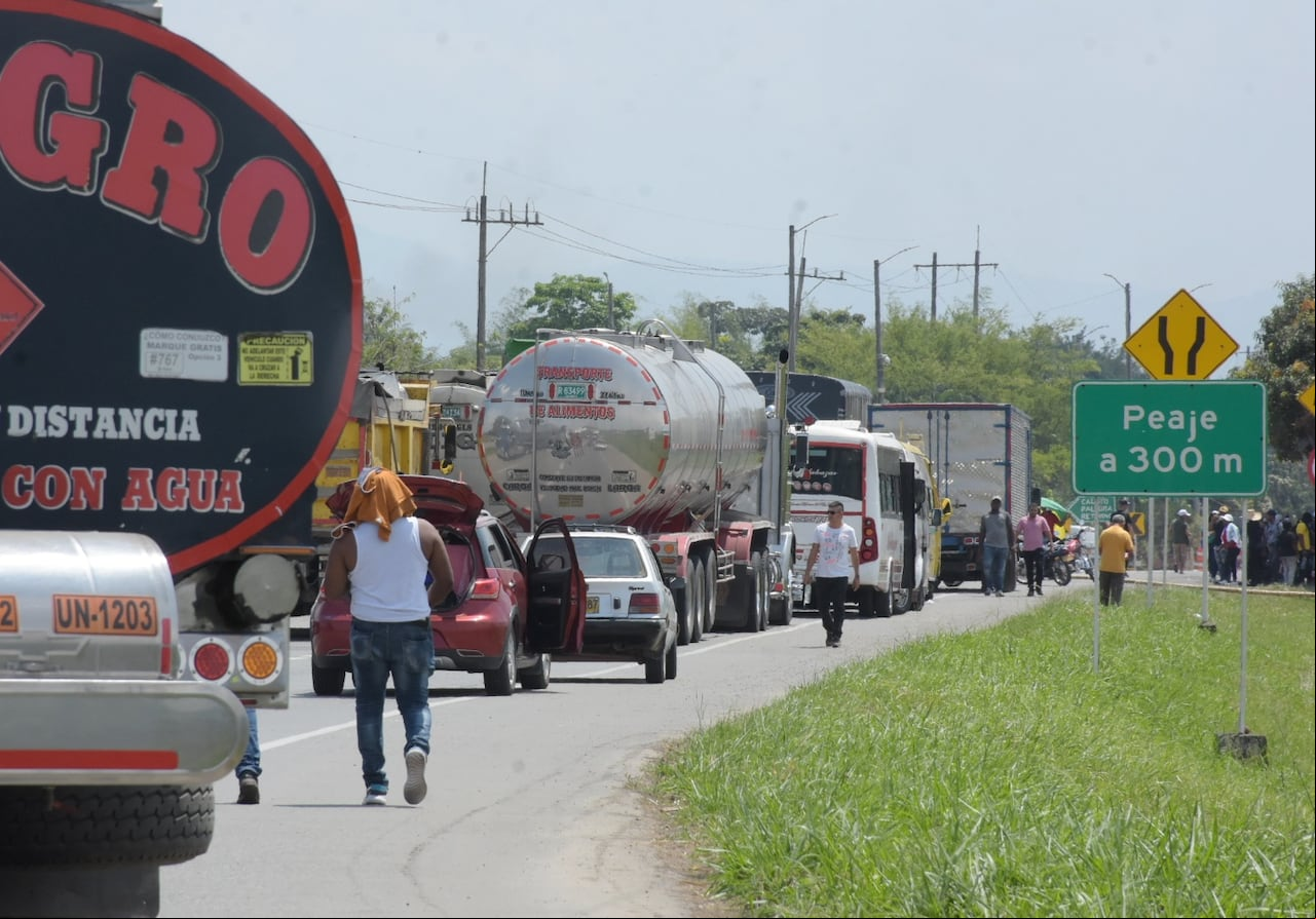 Bloqueo Peaje Villa Rica por parte de las Comunidades Afros del Norte del Cauca. Fotos Aymer Alvarez / El pais.