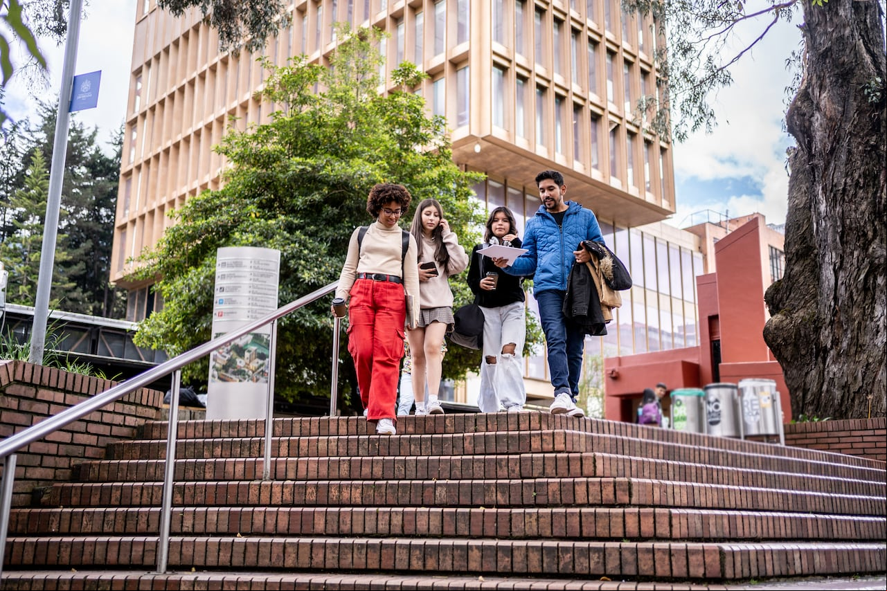 Universitarios - Universidad - Graduados - Estudiantes