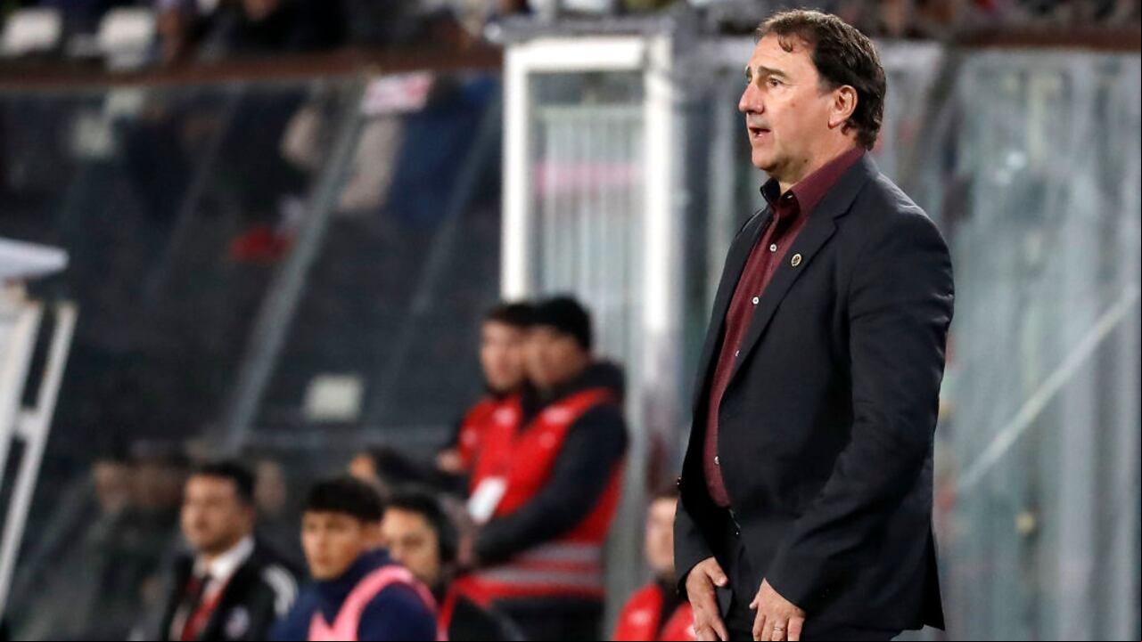 SANTIAGO, CHILE - SEPTEMBER 12: Nestor Lorenzo, head coach of Colombia, looks on during a FIFA World Cup 2026 Qualifier match between Chile and Colombia at Estadio Monumental David Arellano on September 12, 2023 in Santiago, Chile. (Photo by Marcelo Hernandez/Getty Images)