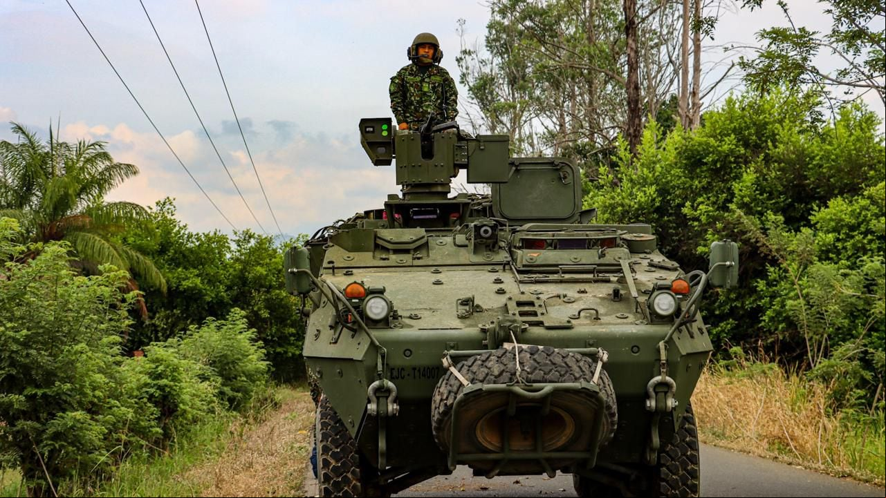 El LAV-III es un vehículo blindado con tracción 8x8, que provee protección balística a los tripulantes frente a un gran número de amenazas.