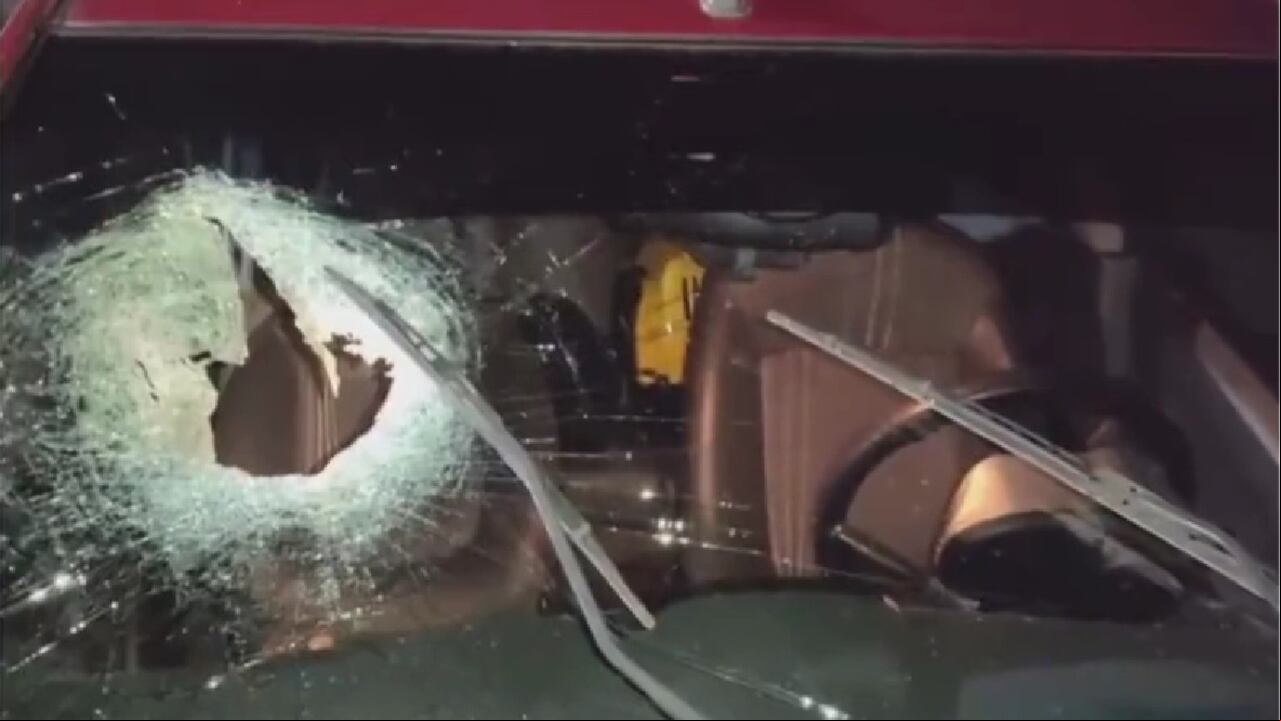 Así quedó el automóvil en el que se desplazaba Andrea Arango y su novio en el momento del accidente.