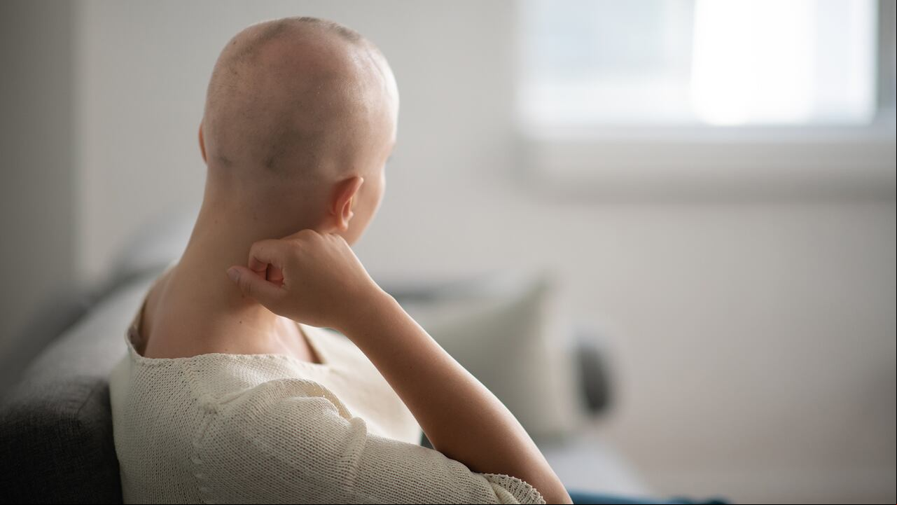 En la publicación añadió también fotos del tratamiento de quimioterapia, así como documentos médicos para confirmar cuál que se trata de una paciente con cáncer.