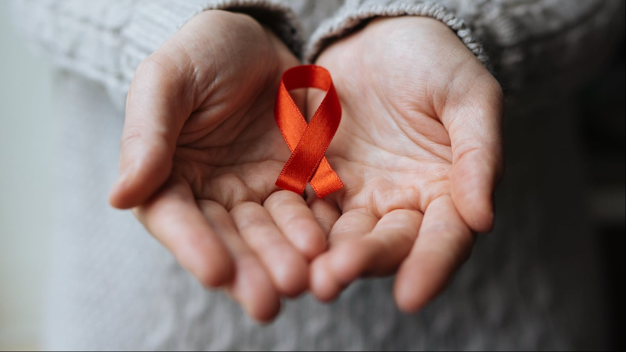 De acuerdo con los expertos, la educación es clave en la reducción del estigma alrededor del VIH.