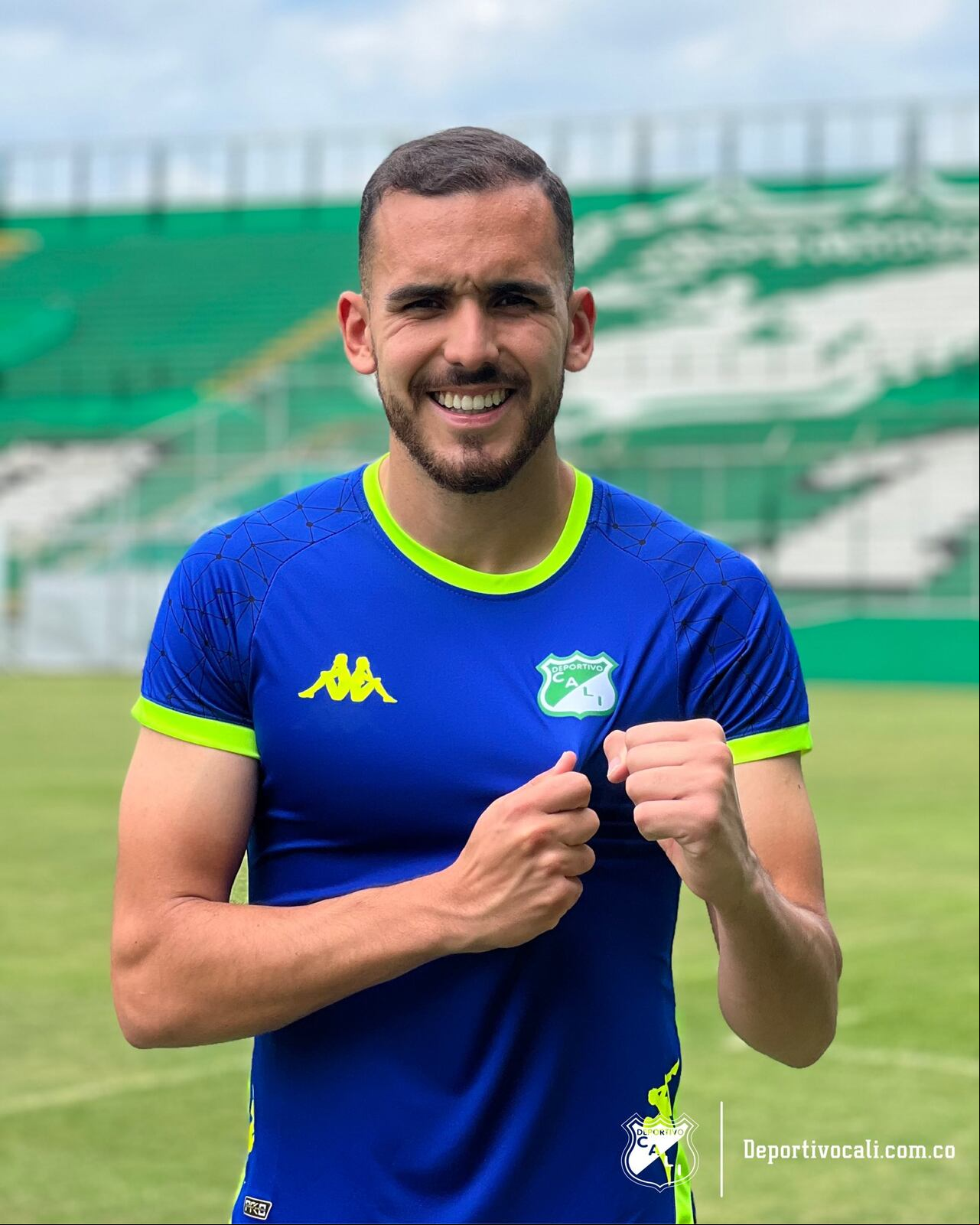 Luis Haquin es un zaguero que mide 1.90 metros y pesa 80 kilos.