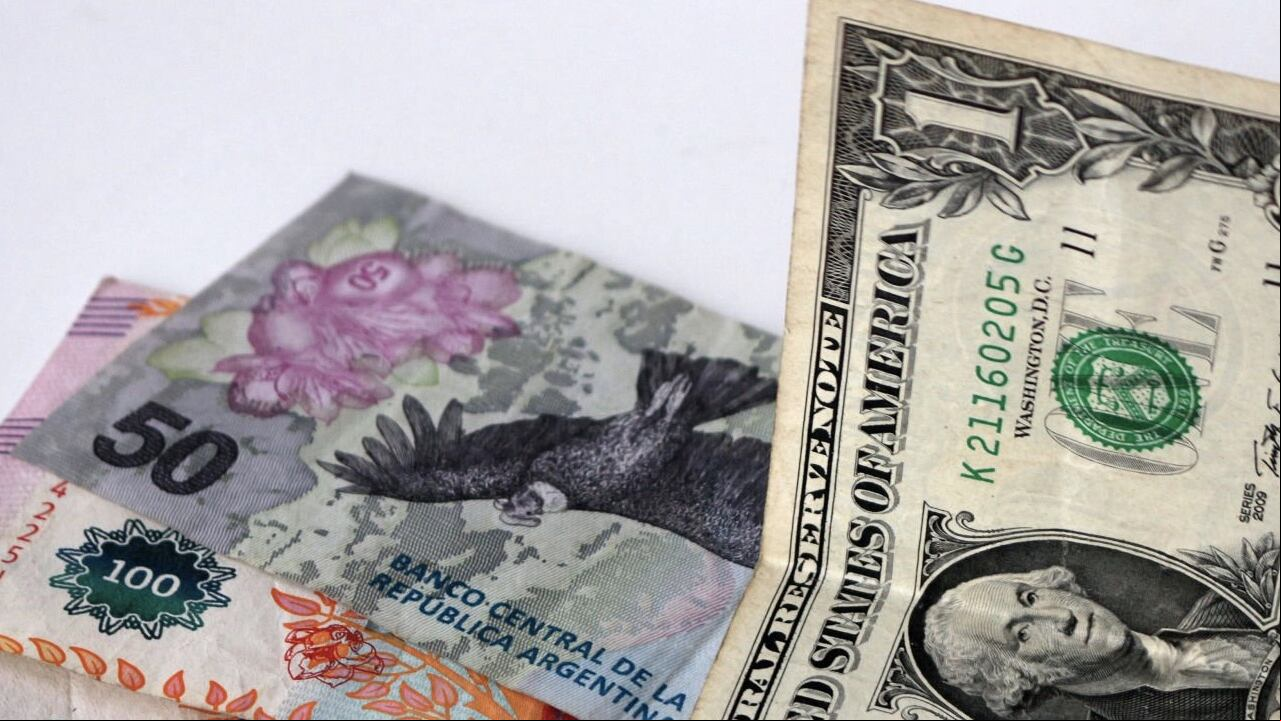 El dólar blue se está tomando Argentina y su precio está por las nubes.