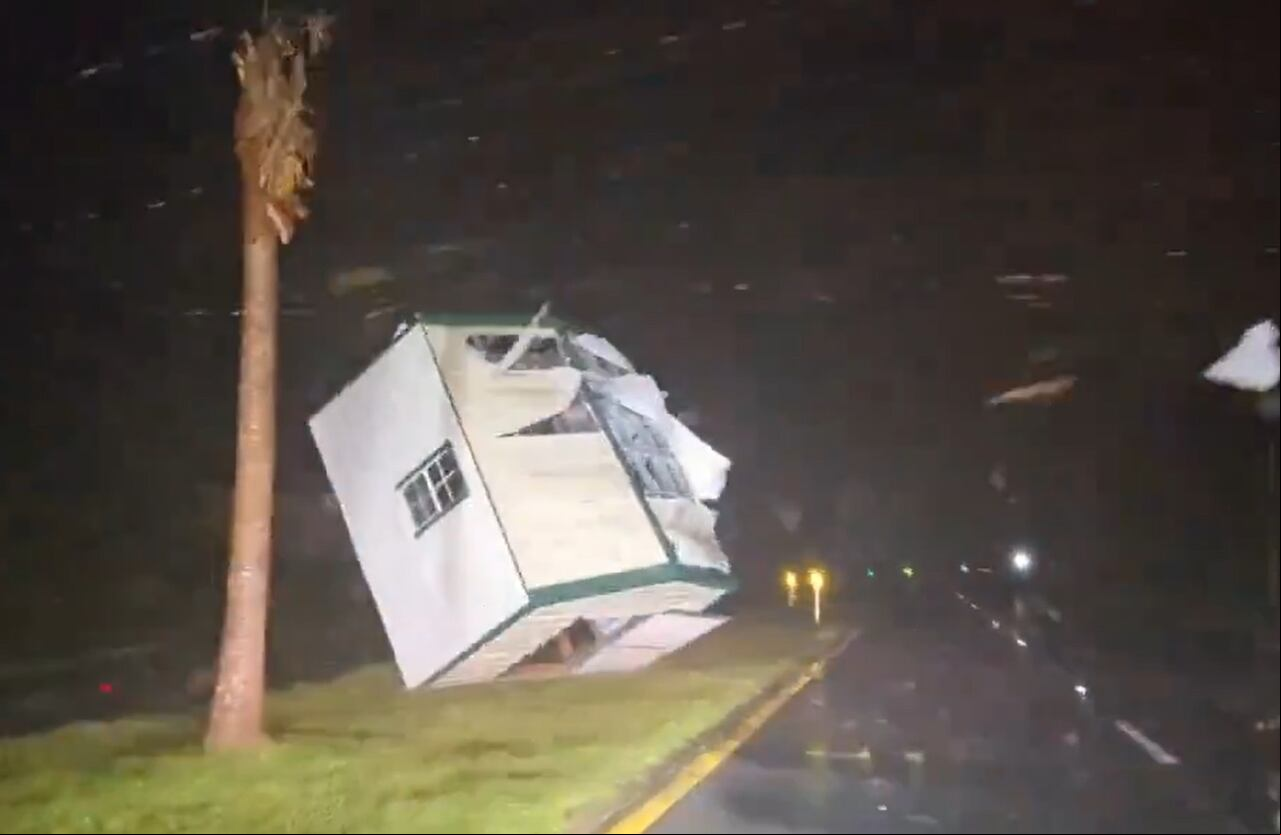 La presencia de Helene en el golfo provocó la emisión de alertas de huracán e inundaciones repentinas que se extendían hasta el norte de Georgia y el oeste de Carolina del Norte.