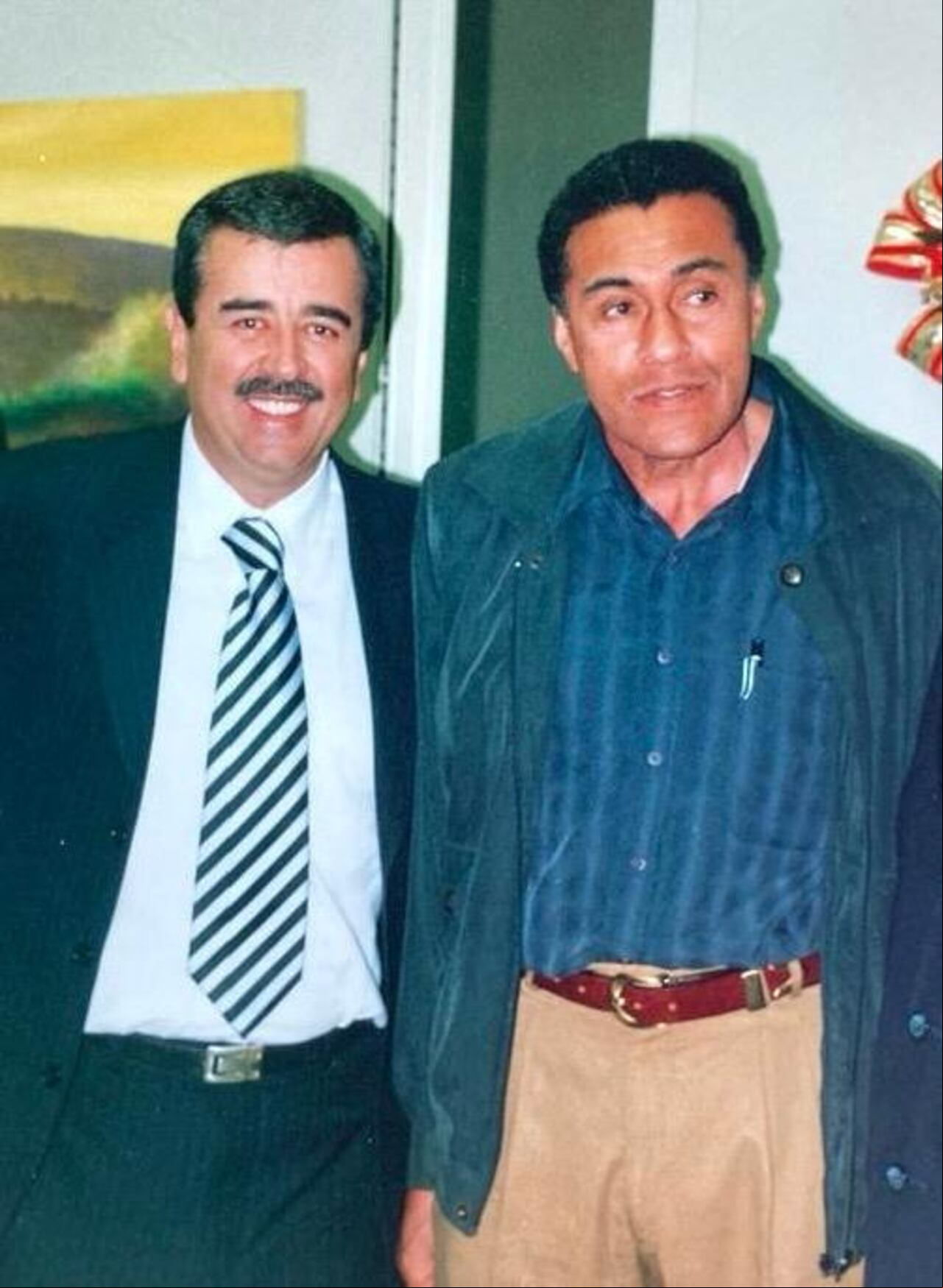 Javier Hernández Bonnet junto Rodrigo Fonnegra, uno de sus maestros en el fútbol.