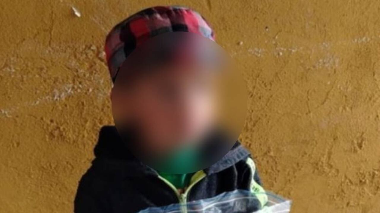 El pequeño de dos años, al parecer, estaba al cuidado de un tío político.