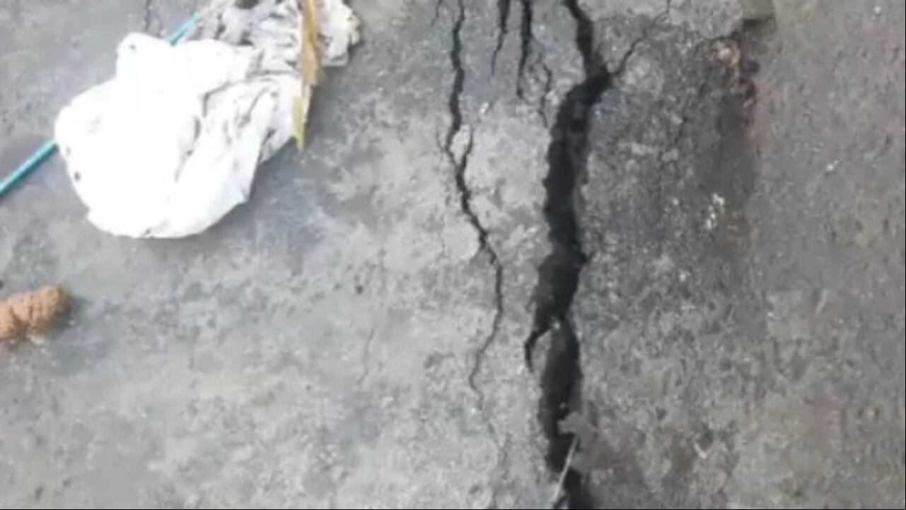 Temblores y lluvias en Colombia: así quedaron algunas calles y viviendas de Bucaramanga.