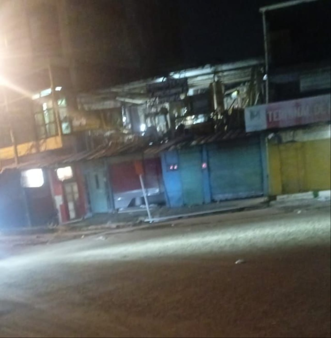 Locales y viviendas del sector de la terminal de transporte de Santander de Quilichao, Cauca, terminaron destrozados tras la fuerza explosión registrada en la noche de este miércoles 5 de febrero.