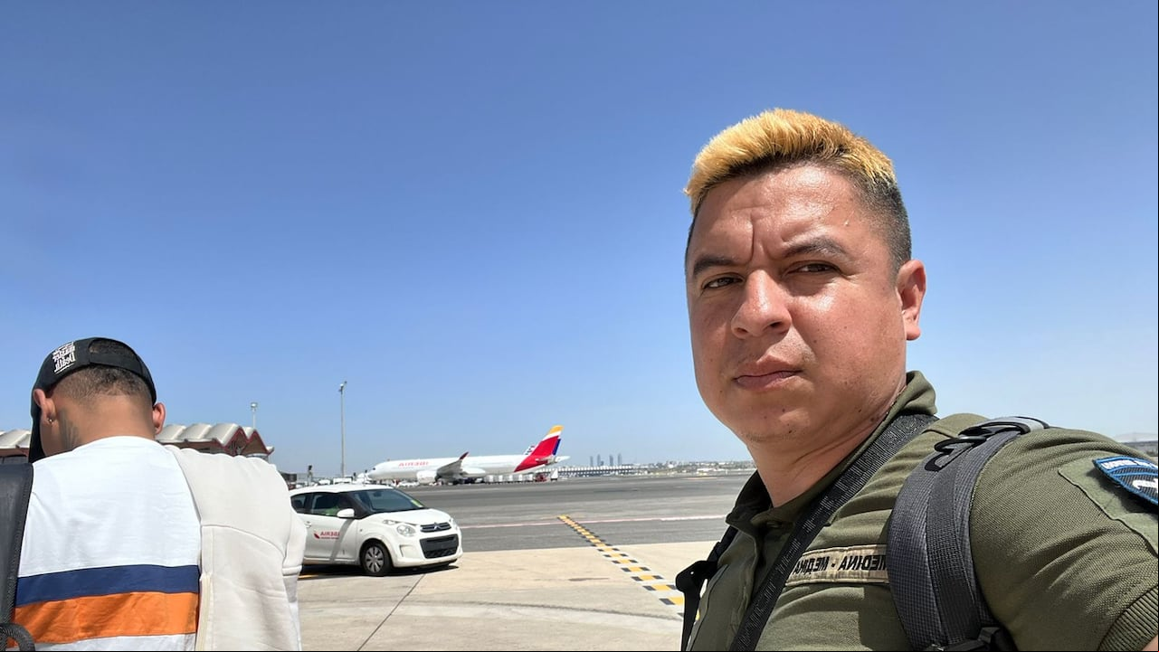 José Aron Medina Aranda le envió esta fotografía a su esposa momento antes de abordar el avión que lo trajo desde Madrid, España, a Caracas, capital de Venezuela. Al país vecino llegó el 18 de julio pasado, pero fue detenido por las autoridades y enviado a Rusia, donde está detenido.