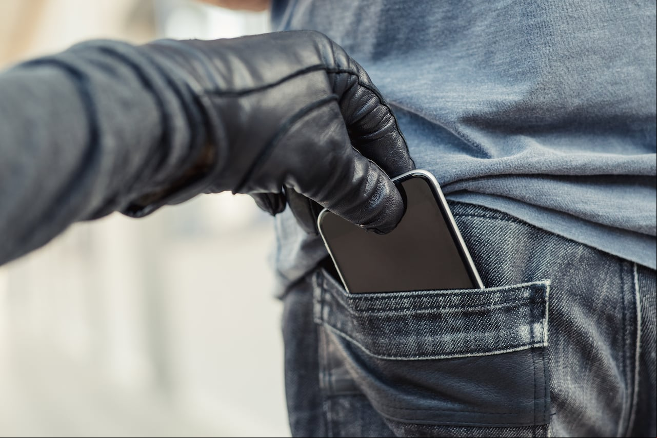 Los delincuentes le robaron el celular a la joven cuando practicaba deporte.