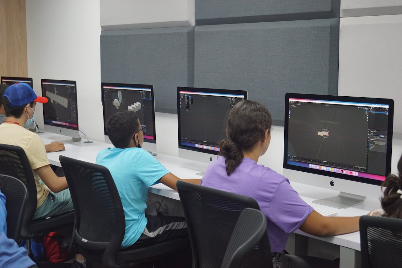 Según un comunicado de la UAO, la iniciativa que adelantan se centra en que los participantes adquieran nuevos conocimientos que los vayan enrutando en su ámbito profesional, mientras se divierten y ocupan su tiempo de vacaciones.