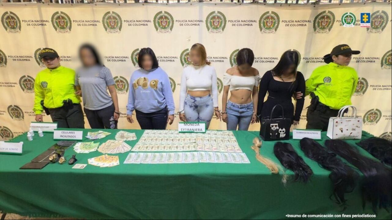 Las procesadas, identificadas como María Alejandra Salgado Ortega, María Cecilia Almanza Corrales, Luisa Fernanda Castaño Zapata y Michel Valeria Sánchez Galindo, presuntamente operaban en establecimientos de los barrios El Poblado, Laureles y Belén.