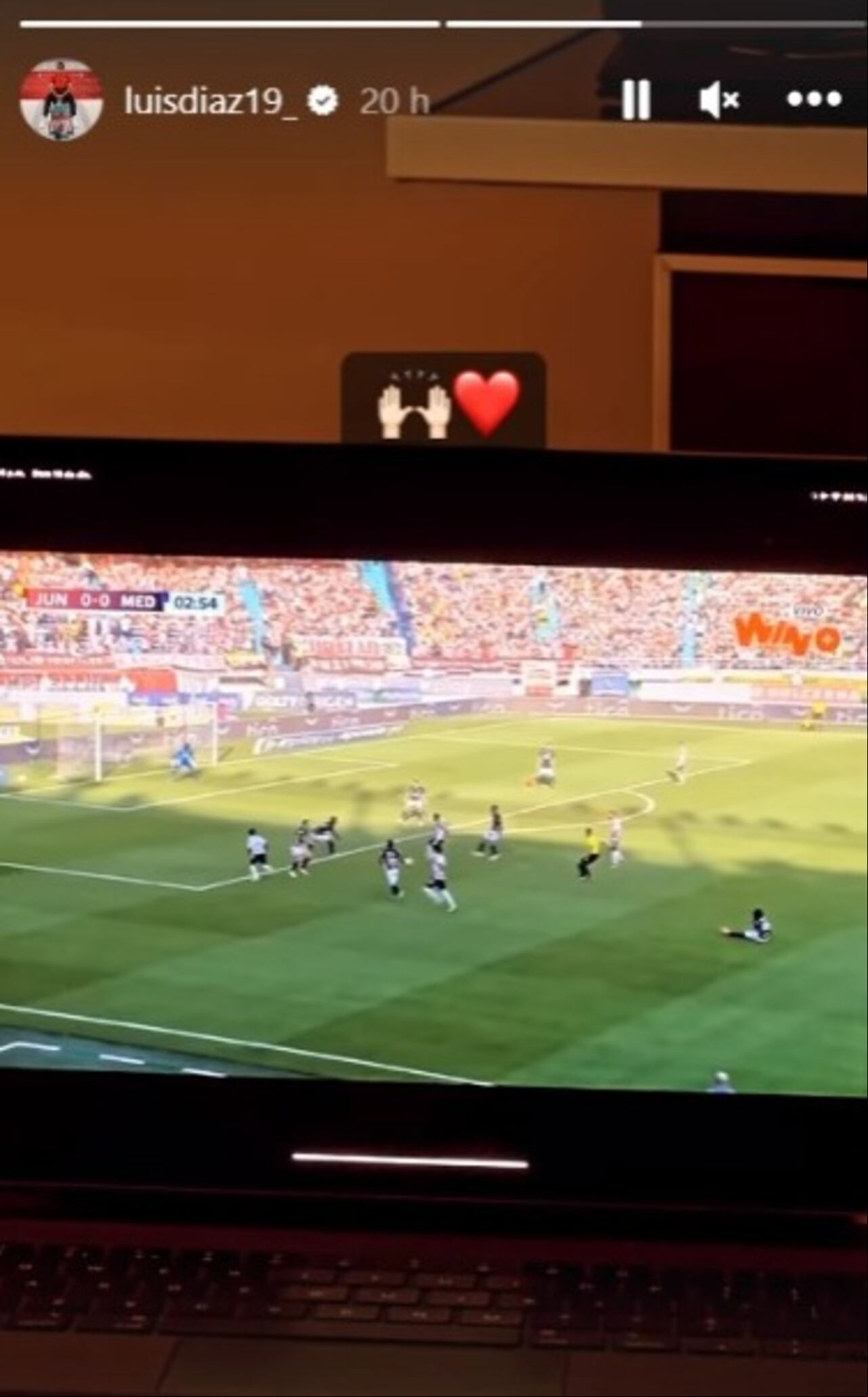 Luis Díaz viendo la final entre Junior y Medellín.