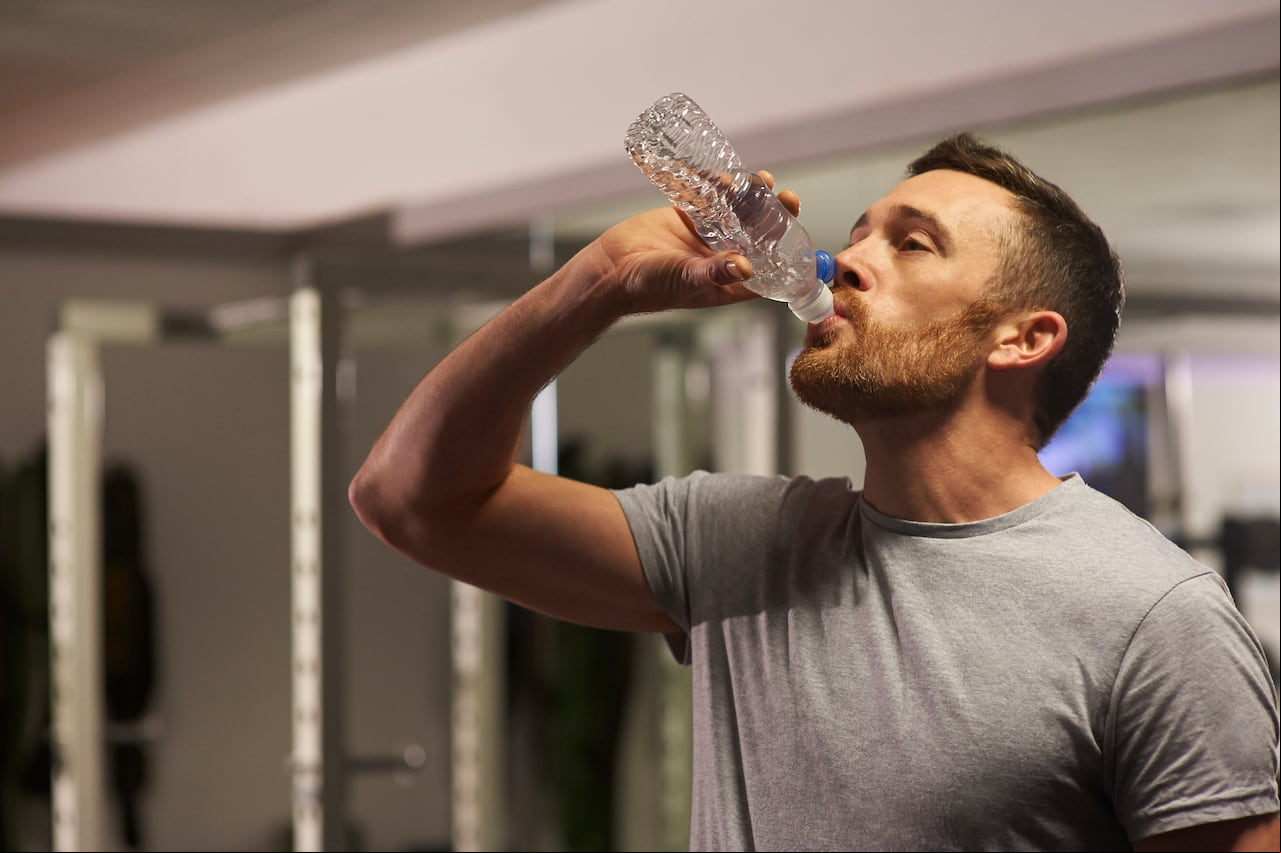 Una vez más, la ciencia respalda los múltiples beneficios de tomar agua en ayunas para nuestro organismo.