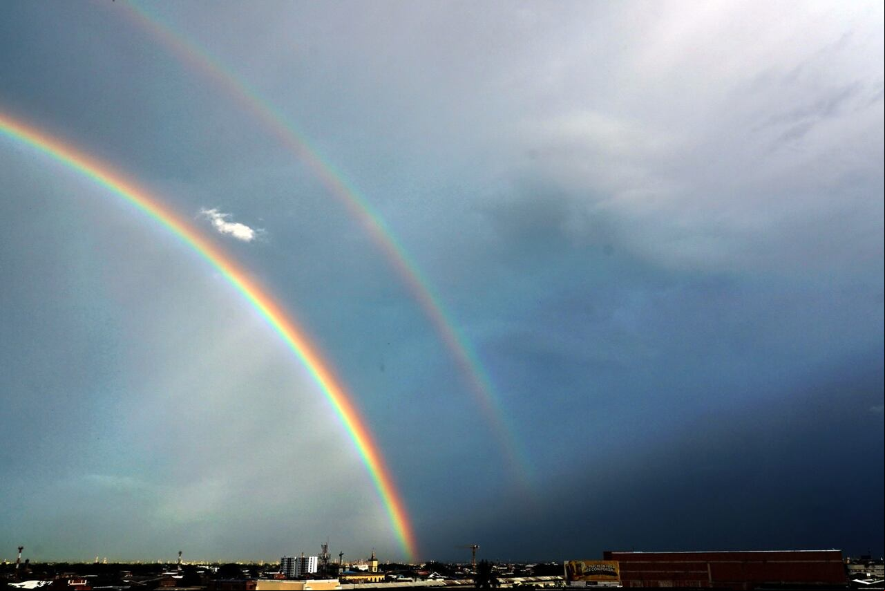 Así se veía el doble arcoíris que adornó el cielo de Cali.