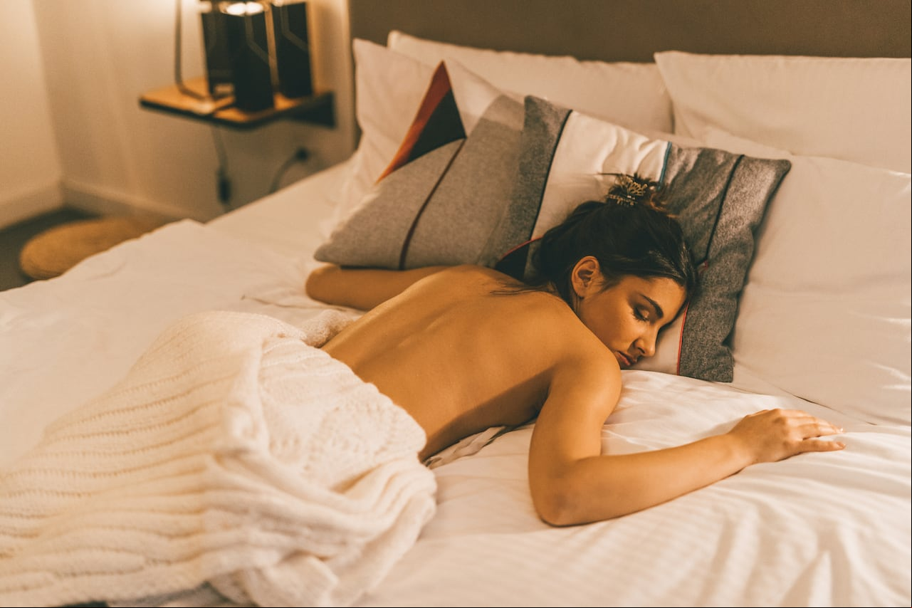 Dormir desnudo beneficia la quema de calorías. Foto: Getty Images.