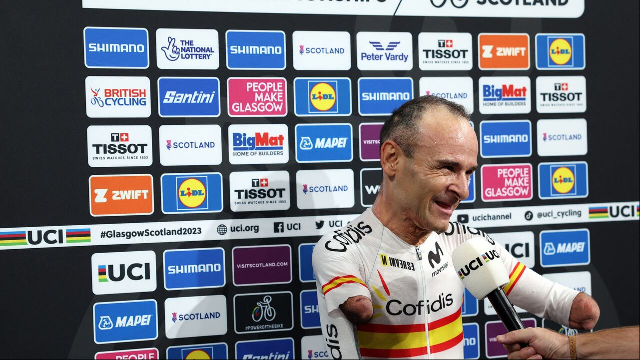 Ricardo Ten ganó la prueba del scracth y así lo celebró en los Mundiales de Ciclismo 2023.