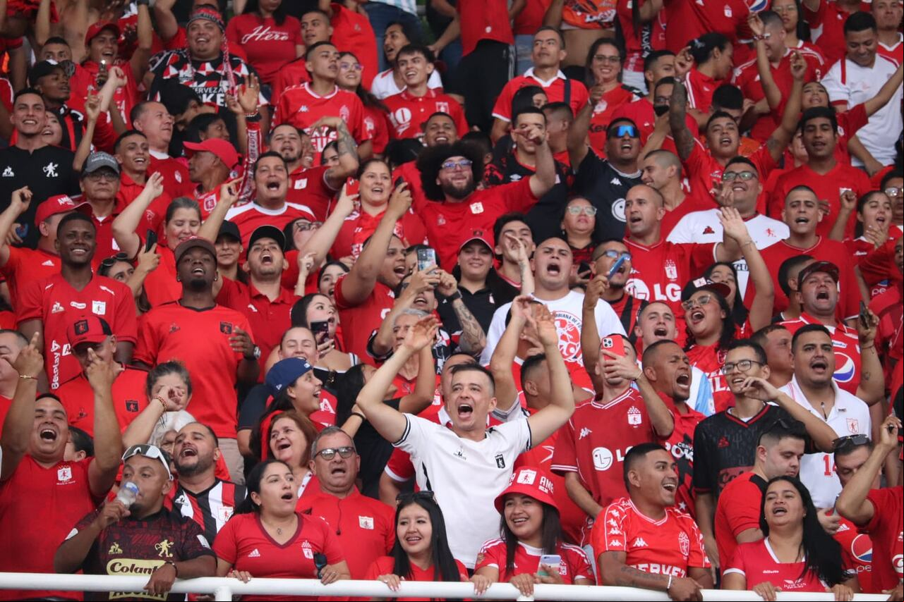 Las graderías del estadio fueron un verdadero espectáculo visual