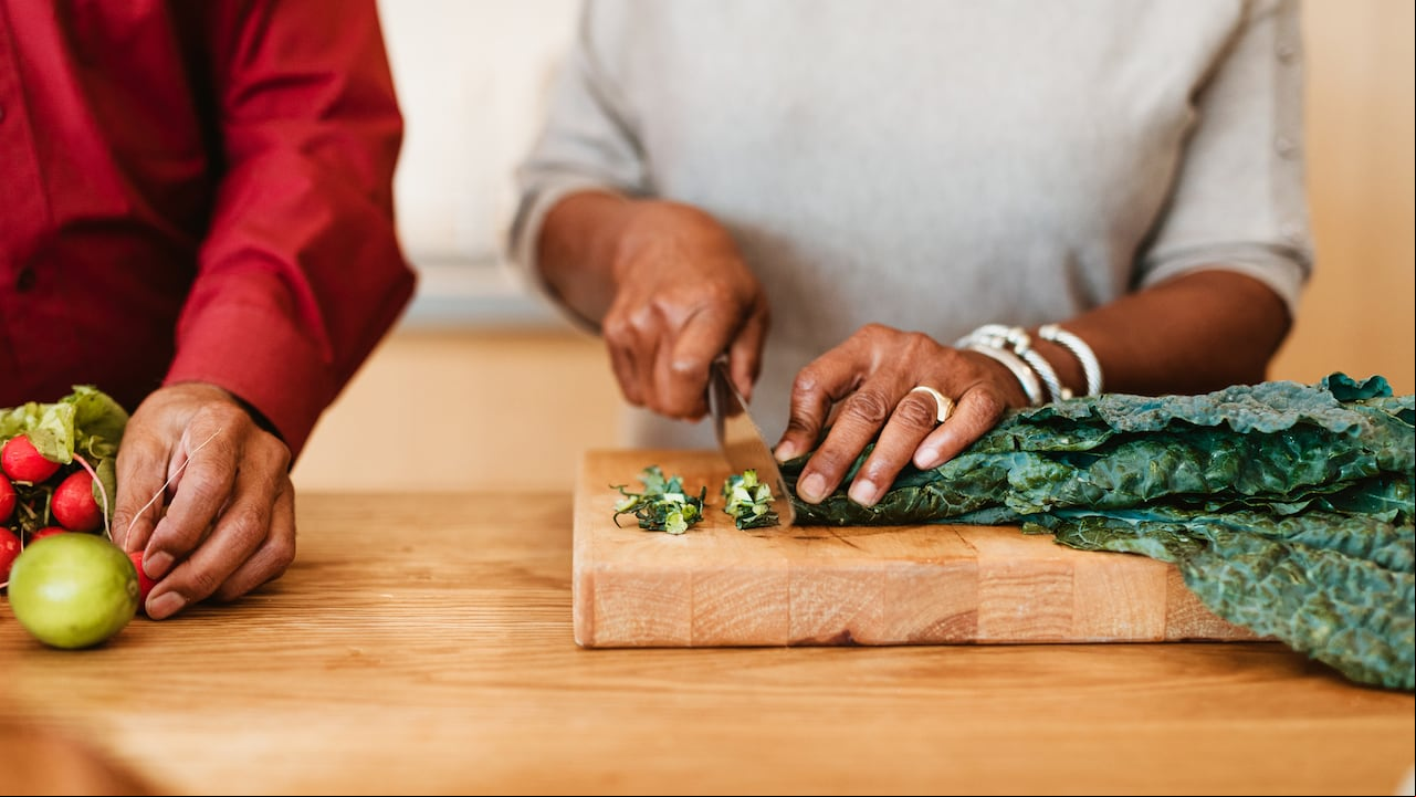 La versatilidad de las acelgas con huevo y queso les permite ser personalizadas según las preferencias individuales y necesidades dietéticas.