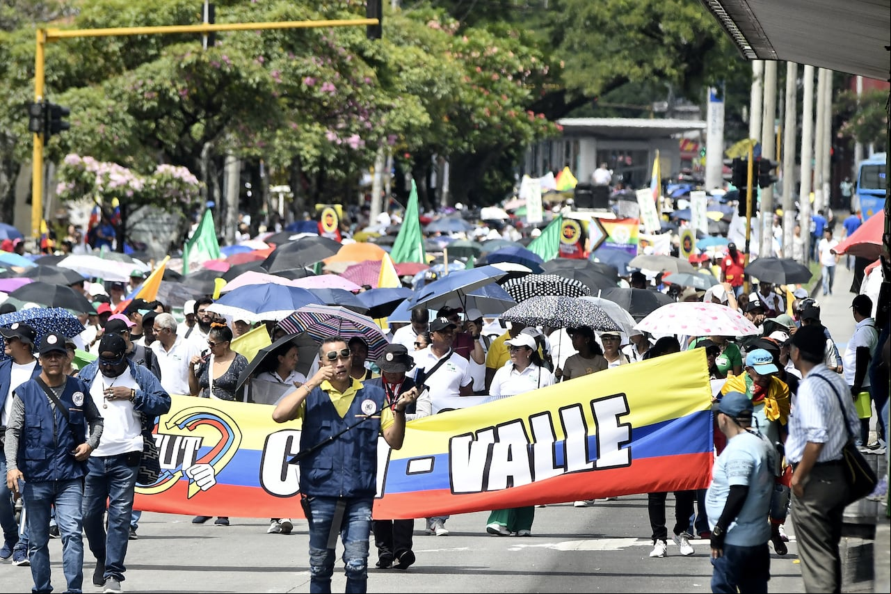 Cali: Marcha y plantón de manifestantes en conmemoración al día de las víctimas y en apoyo de las reformas del gobierno del presidente Gustavo Petro.