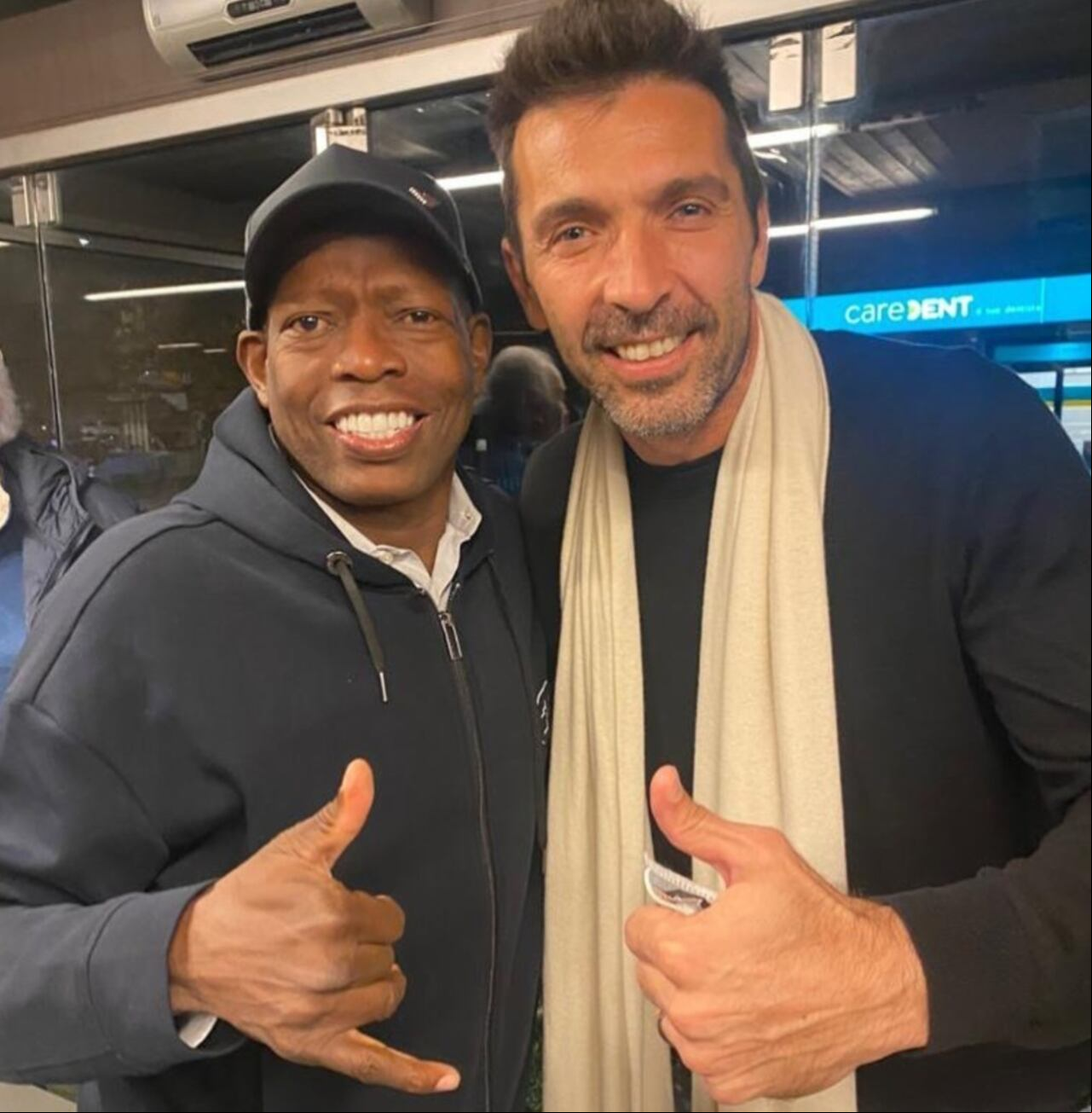 Faustino Asprilla acompañado de su excompañero y leyenda, Gianluigi Buffon