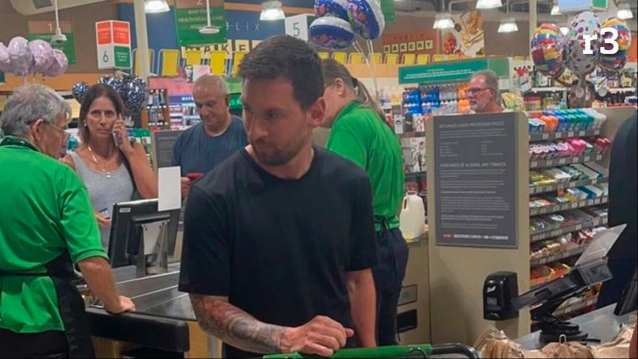 La estrella argentina fue vista haciendo mercado en una tienda-
