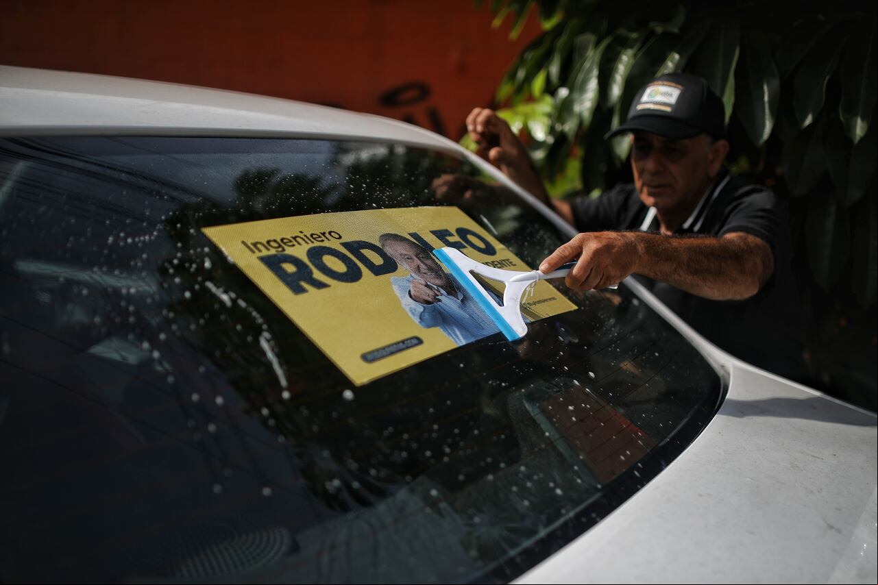CAMPAÑA RODOLFO HERNANDEZ EN BUCARAMANGA
CASA DE NARIÑO BUCARAMANAGA
FOTO: ESTEBAN VEGA LA-ROTTA