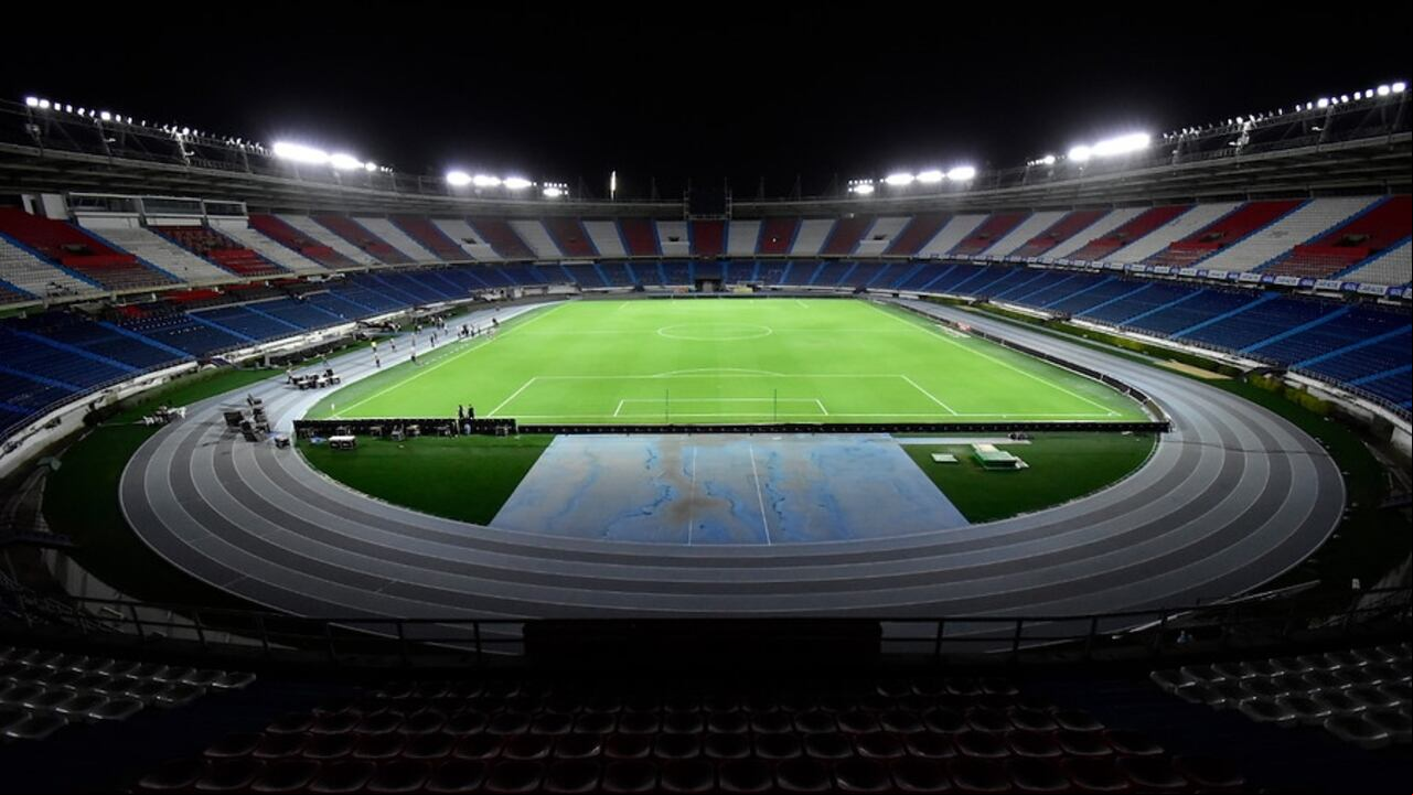 Imagen nocturna del Estadio Metropolitano de Barranquilla.