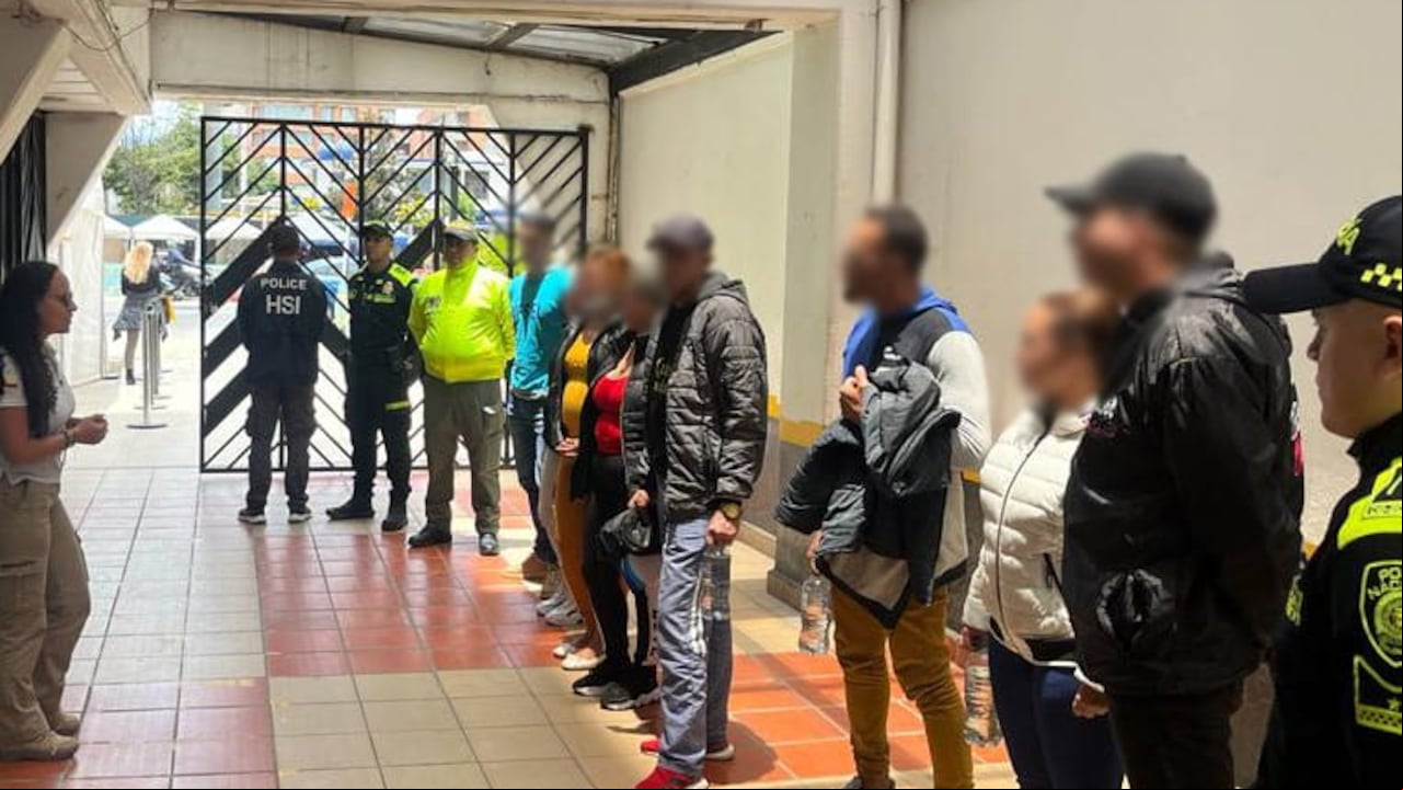 Las autoridades desarticularon una organización criminal transnacional dedicada al tráfico de migrantes con la captura de 10 de sus integrantes.
