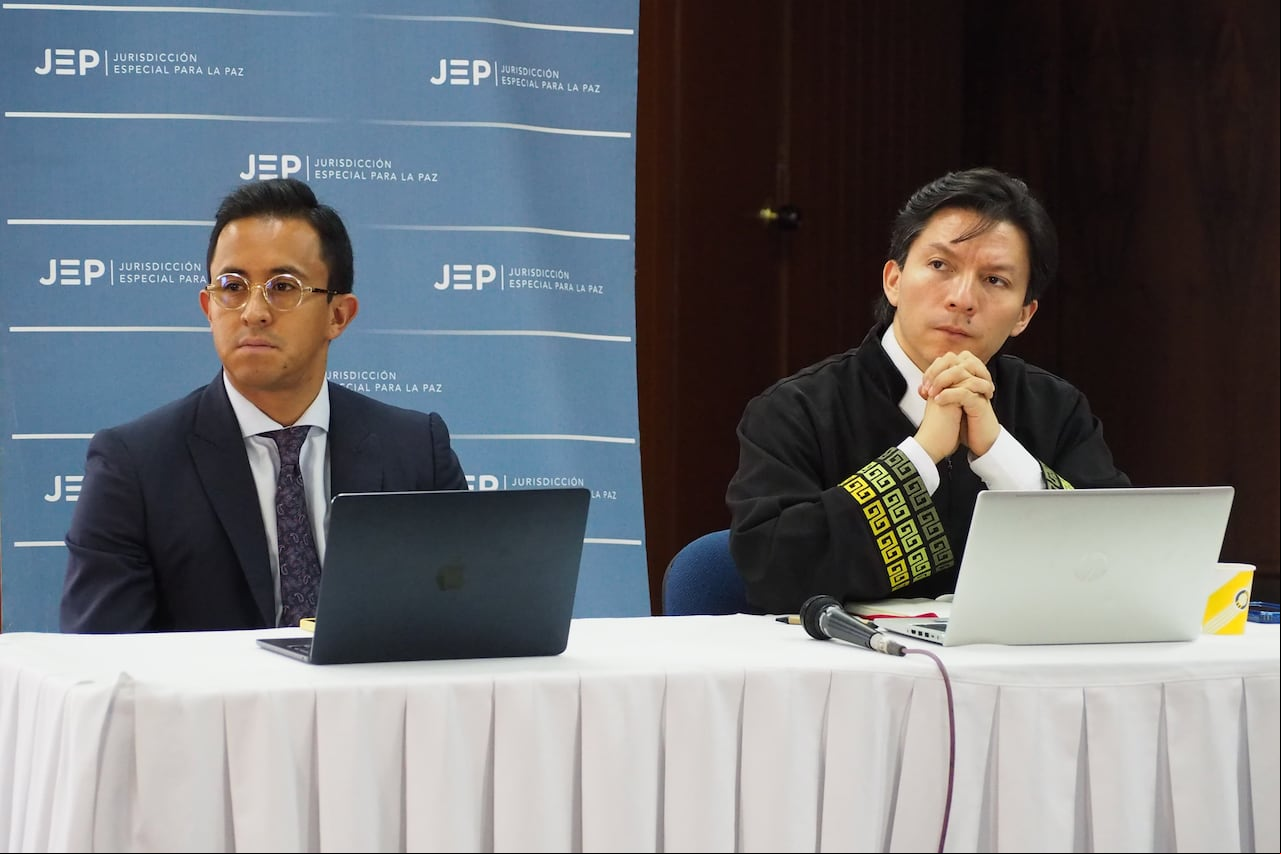 Los magistrados de la Sala de Reconocimiento de Verdad entregaron detalles sobre la fase nacional del Caso 03 que investiga asesinatos y desapariciones forzadas presentados como bajas en combate por agentes del Estado.