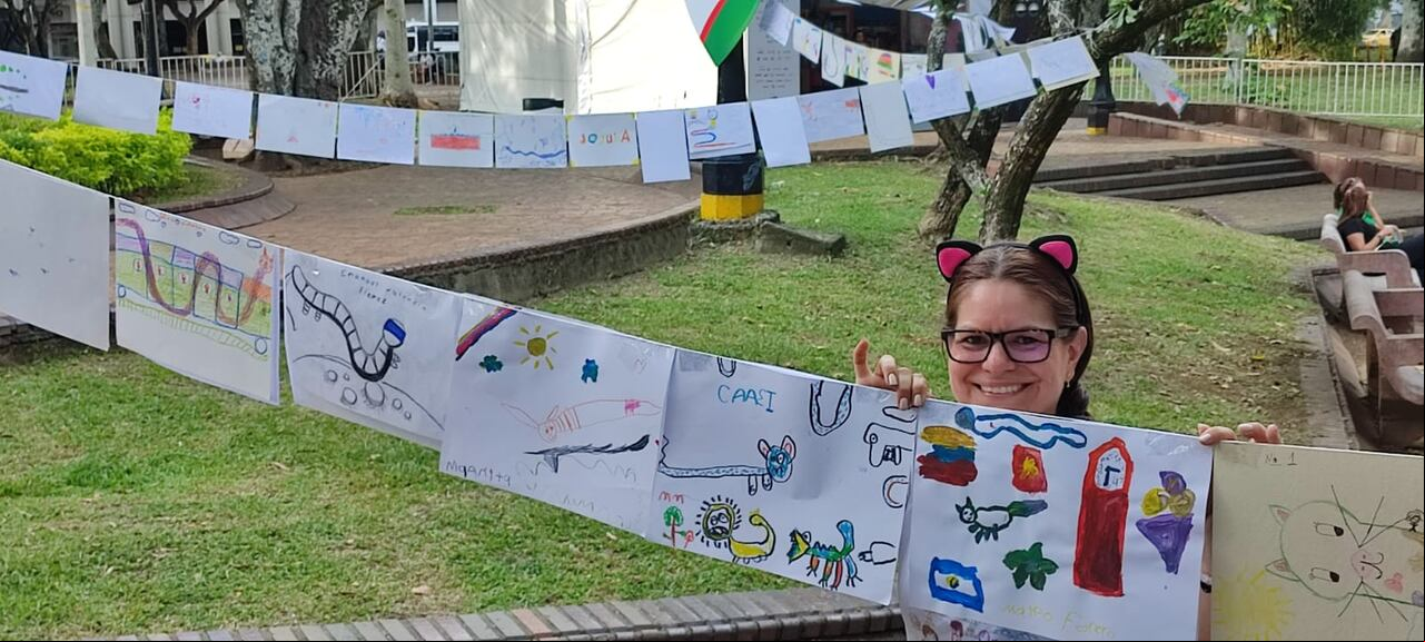 Susana Illera, escritora caleña, fue una de las invitadas a la Feria Internacional de Cali, e hizo partícipes a niños y niñas de su proyecto El Gato Más Largo del Mundo.