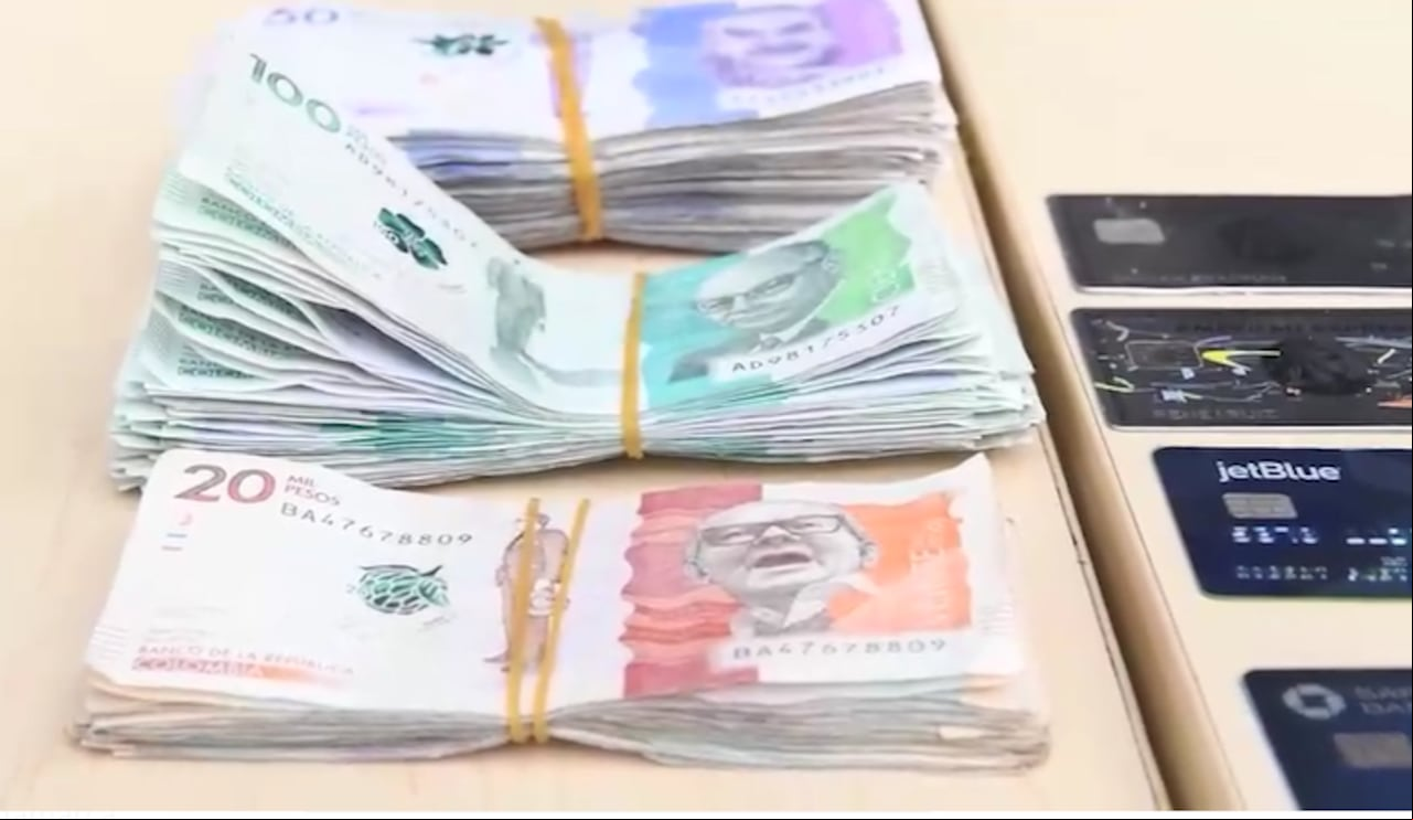 Dinero que era retirado, al parecer, luego de cometer los paseos millonarios.
