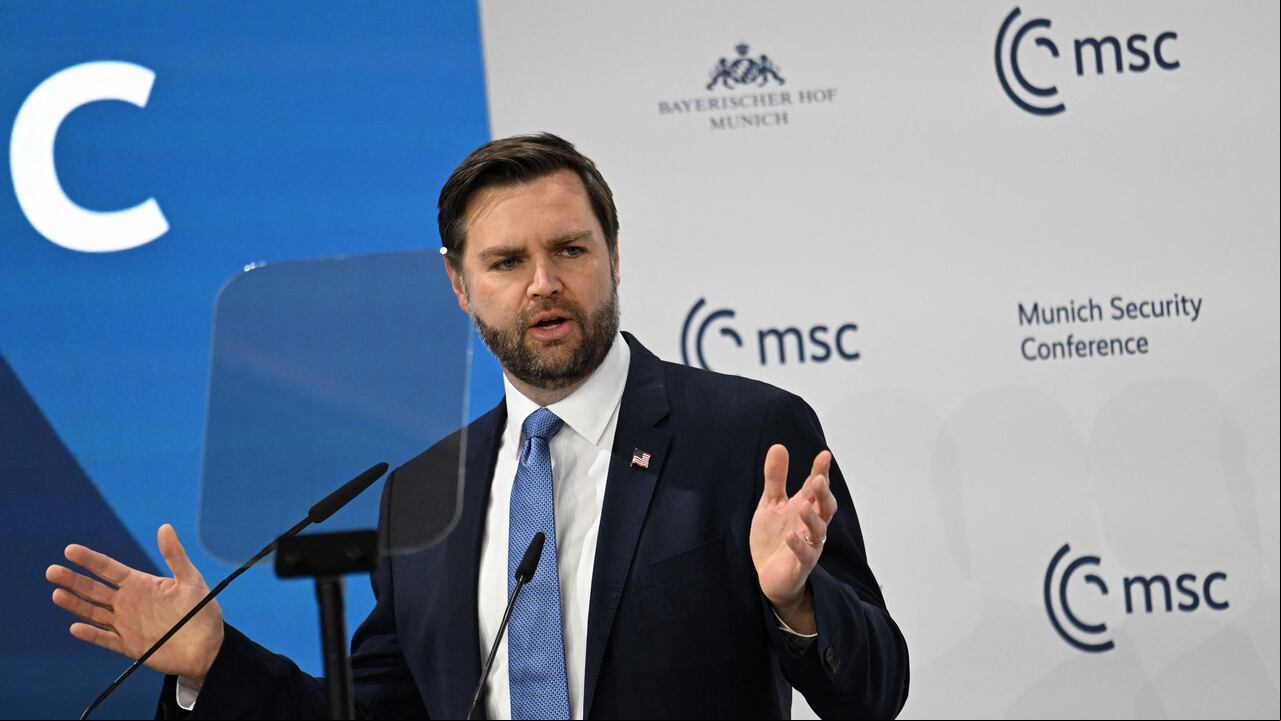 J.D. Vance criticó, entre otros a los “comisarios” de la Unión Europea, que según él reprimen la libertad de expresión.