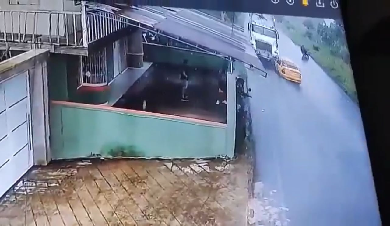 Este fue el momento en que ambos vehículos colisionaron.
