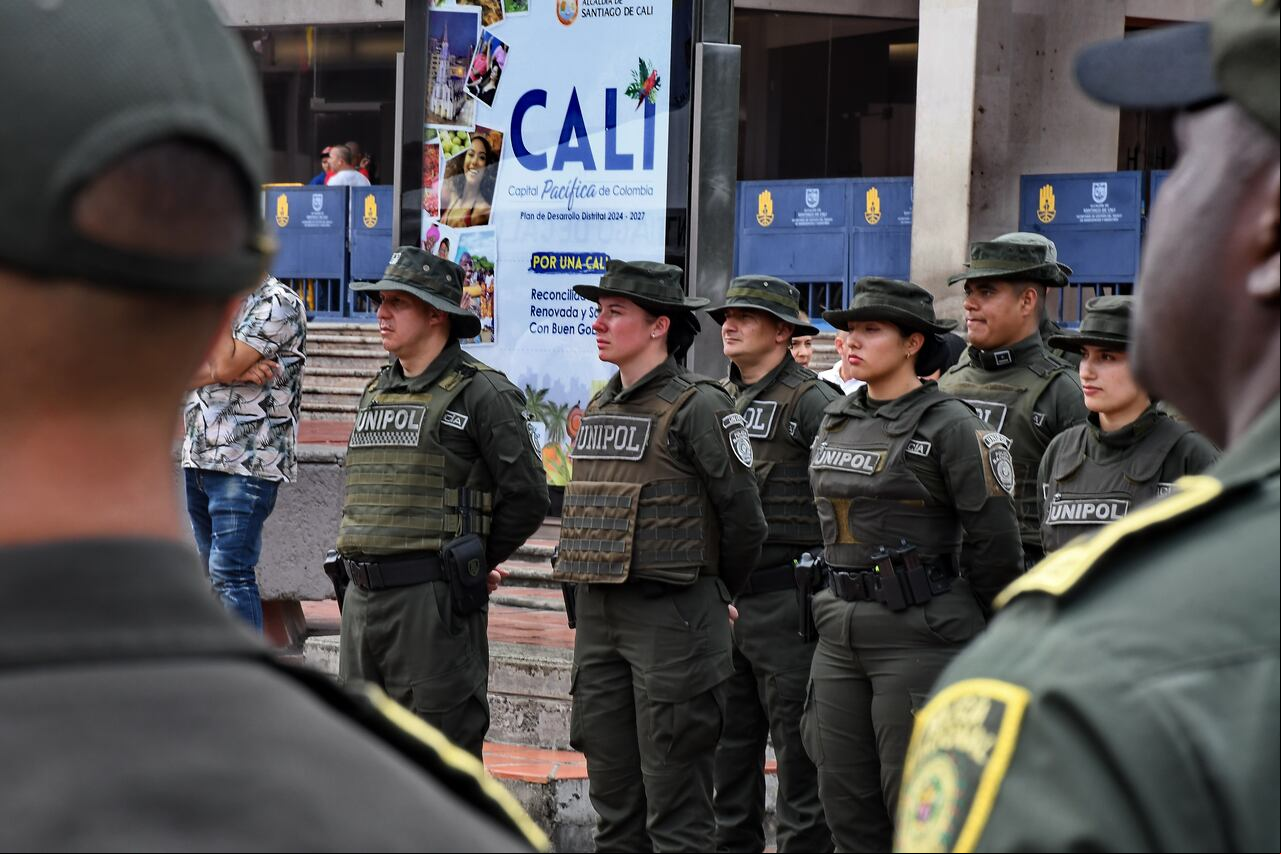 Cali: 500 nuevos efectivos de la policías llegan para Cali, con el fin de reforzar la seguridad en la Cop 16. EL País