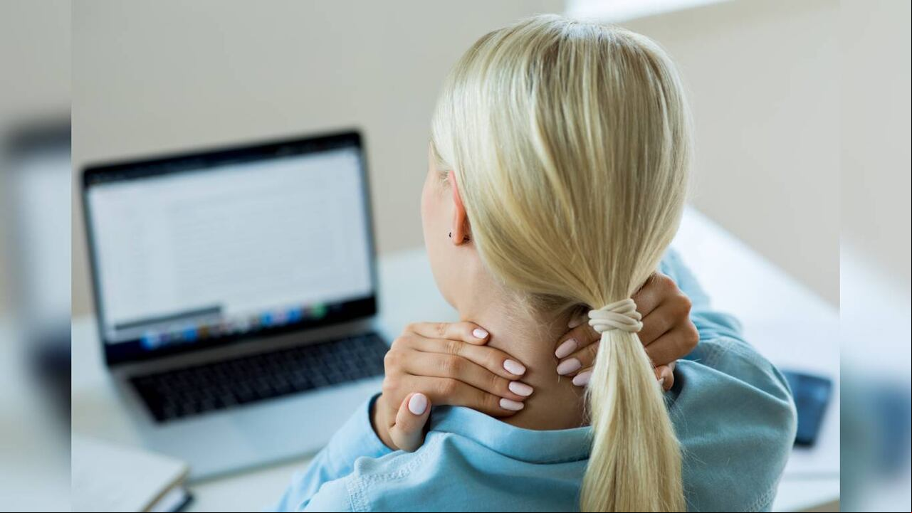 Expertos indican que los síntomas de la fibromialgia se acumulan progresivamente con el tiempo, sin que exista un evento desencadenante. Foto: Getty Images.