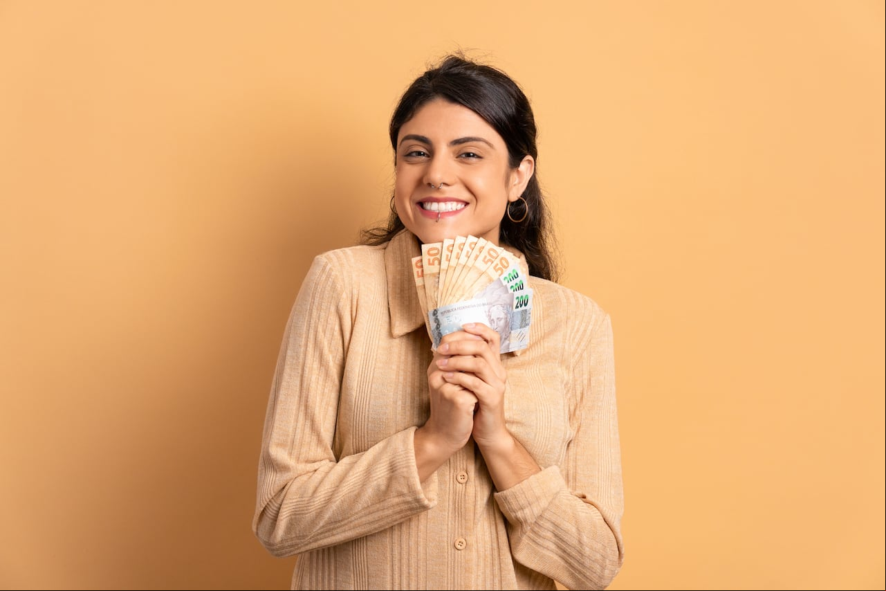 El romero, conocido por sus propiedades purificadoras, se considera una herramienta valiosa para atraer dinero, según la filosofía del Feng Shui.