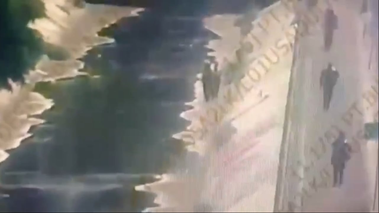 Este es el momento en el que los uniformados capturan a los delincuentes.