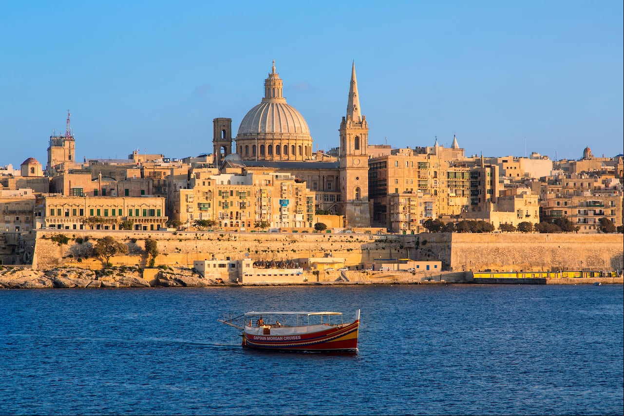 Con una creciente demanda de personal en el sector de la hostelería, Malta se presenta como una opción atractiva para quienes buscan empleo como mesero en el extranjero.