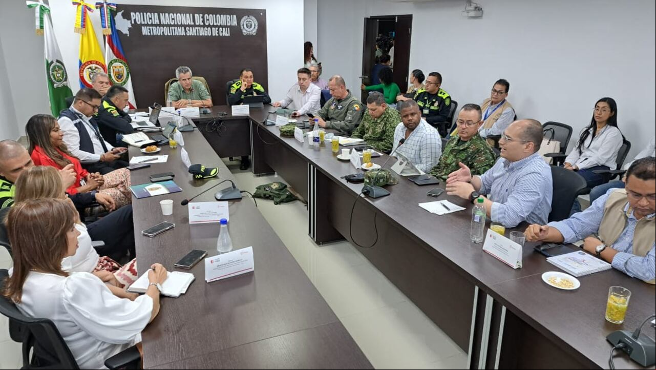 El ministro del Interior Luis Fernando Velasco estuvo en Cali para analizar la situación de seguridad en el Valle del Cauca previo a las elecciones territoriales.