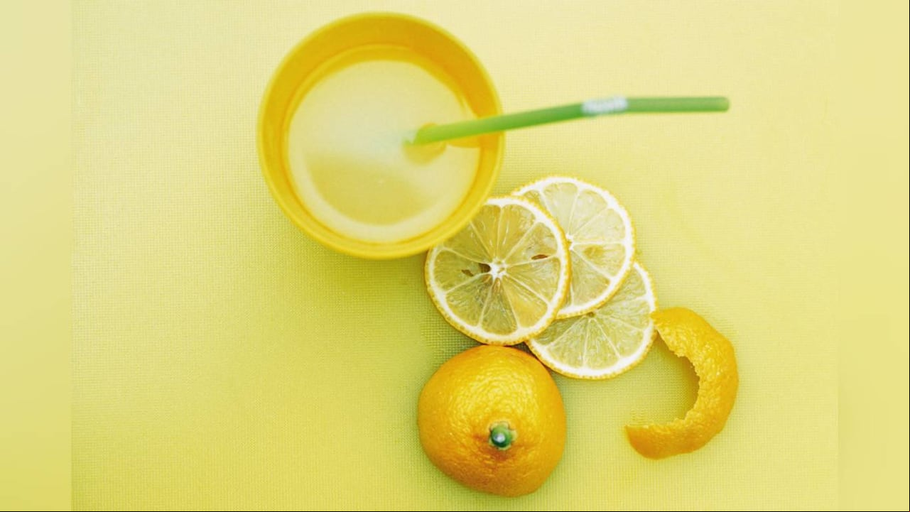 La cáscara de limón también aporta beneficios para el organismo como le jugo de esta fruta. Foto: Getty Images.