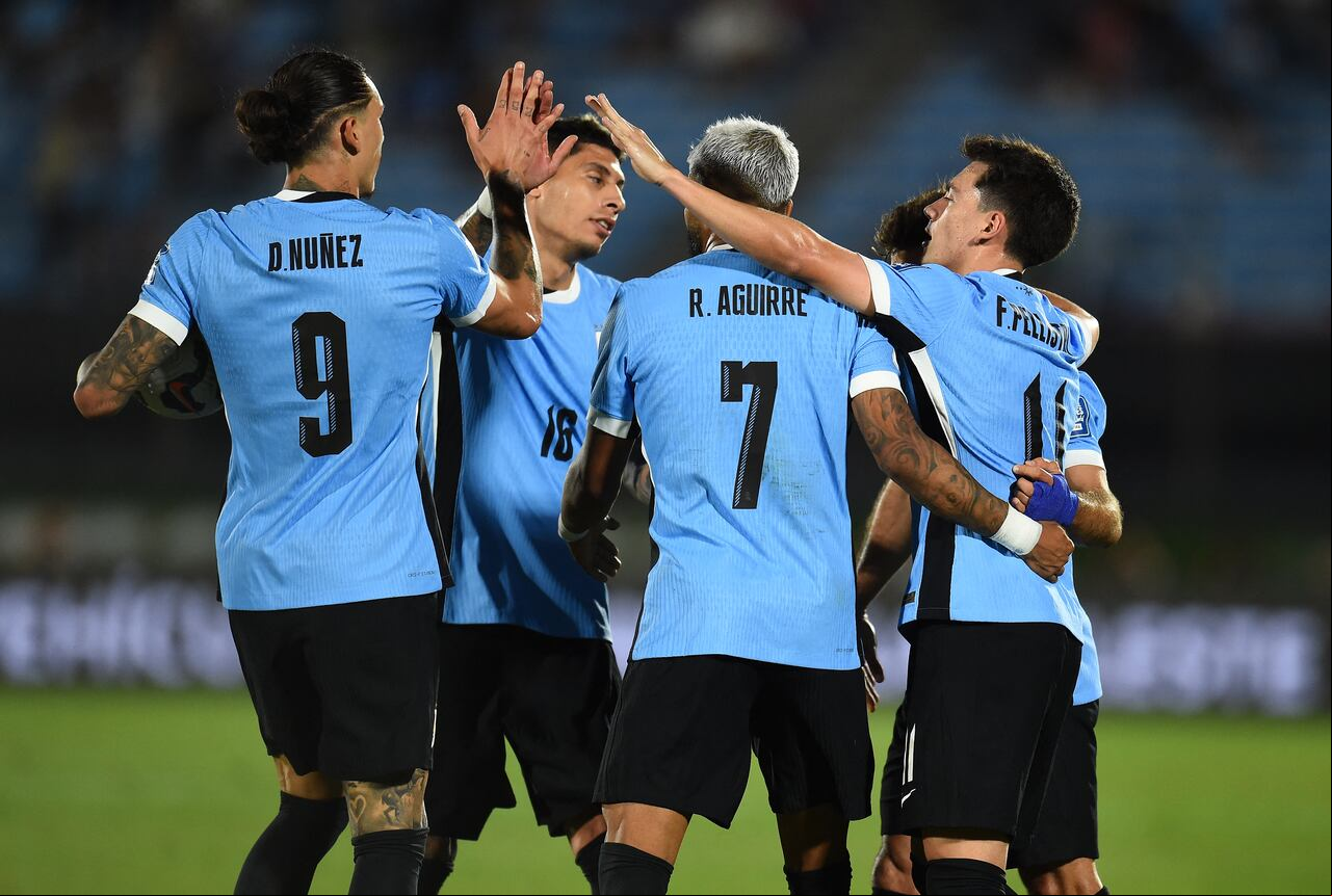 La selección uruguaya gana el compromiso parcialmente.