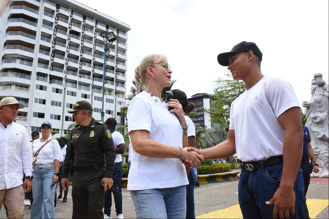 Visita Gobernadora del Valle a Buenaventura