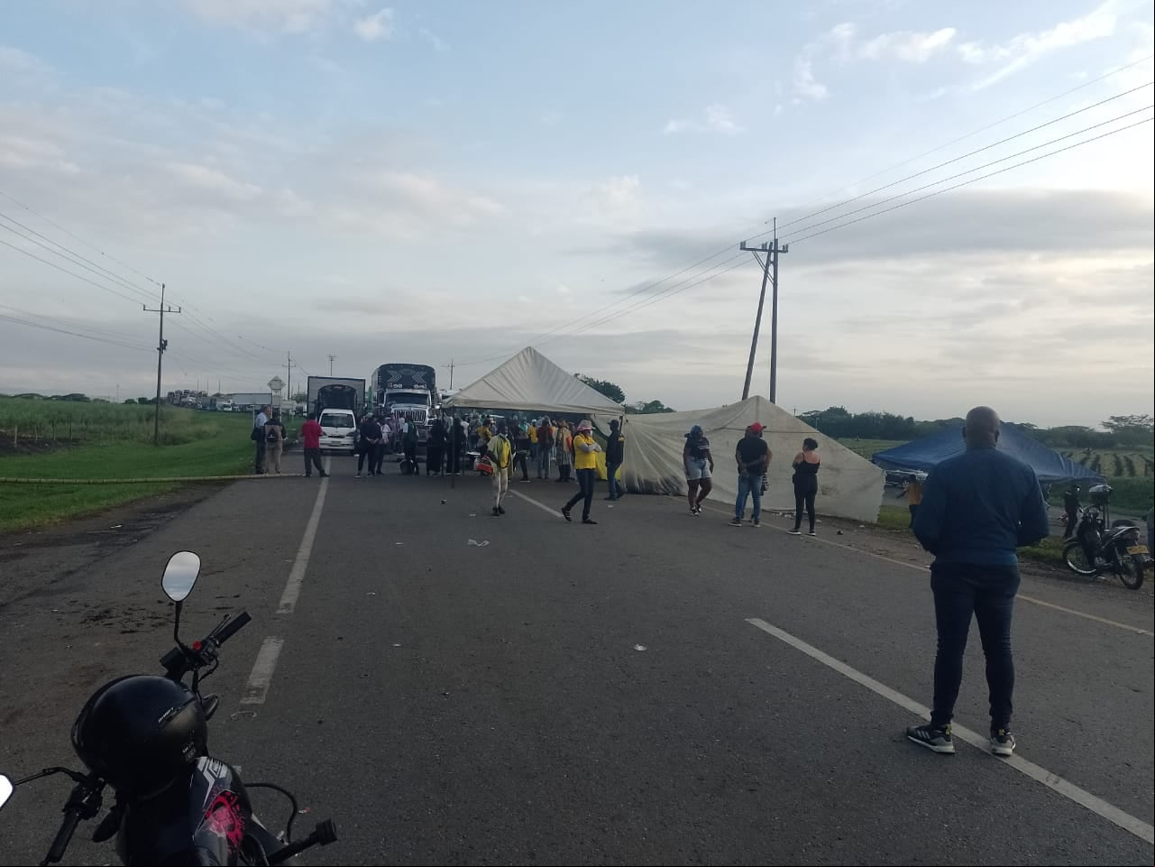 Comunidades negras mantienen bloqueada la vía Panamericana