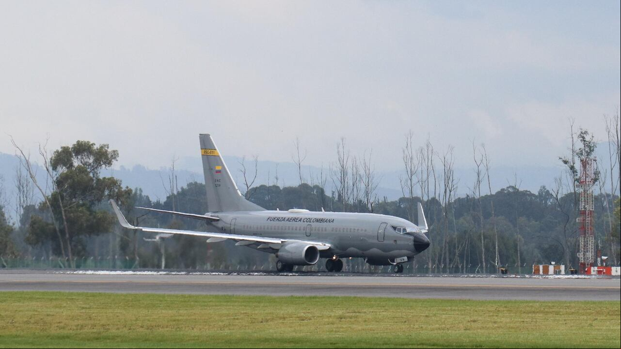 Este es el avión que se dirige a Líbano a recoger a los colombianos atrapados por la guerra.